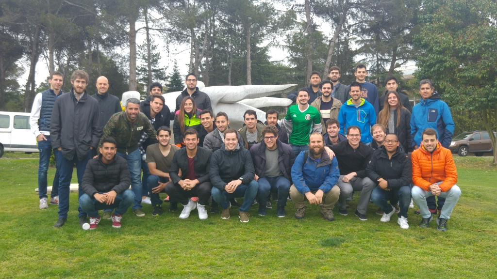 Foto de grupo en las instalaciones del CAR de Sant Cugat
